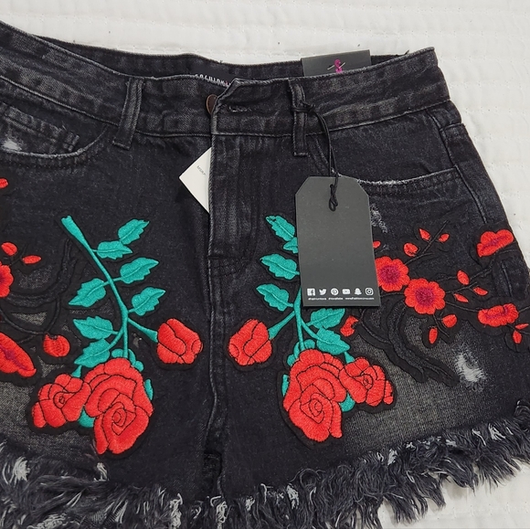 Fashion Nova Denim Shorts Size S - Picture 1 of 13